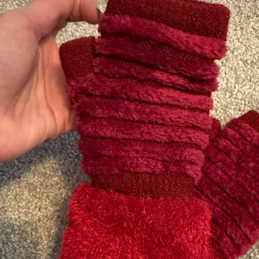 Cozy Red Knit Gloves - Picture 3 of 4